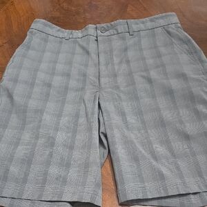 Kirkland Signature Men's Flat Front Gray Checkered Shorts‎